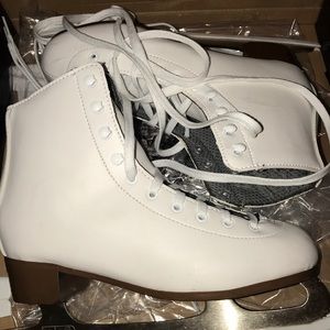 DBX Traditonal Figure Skates